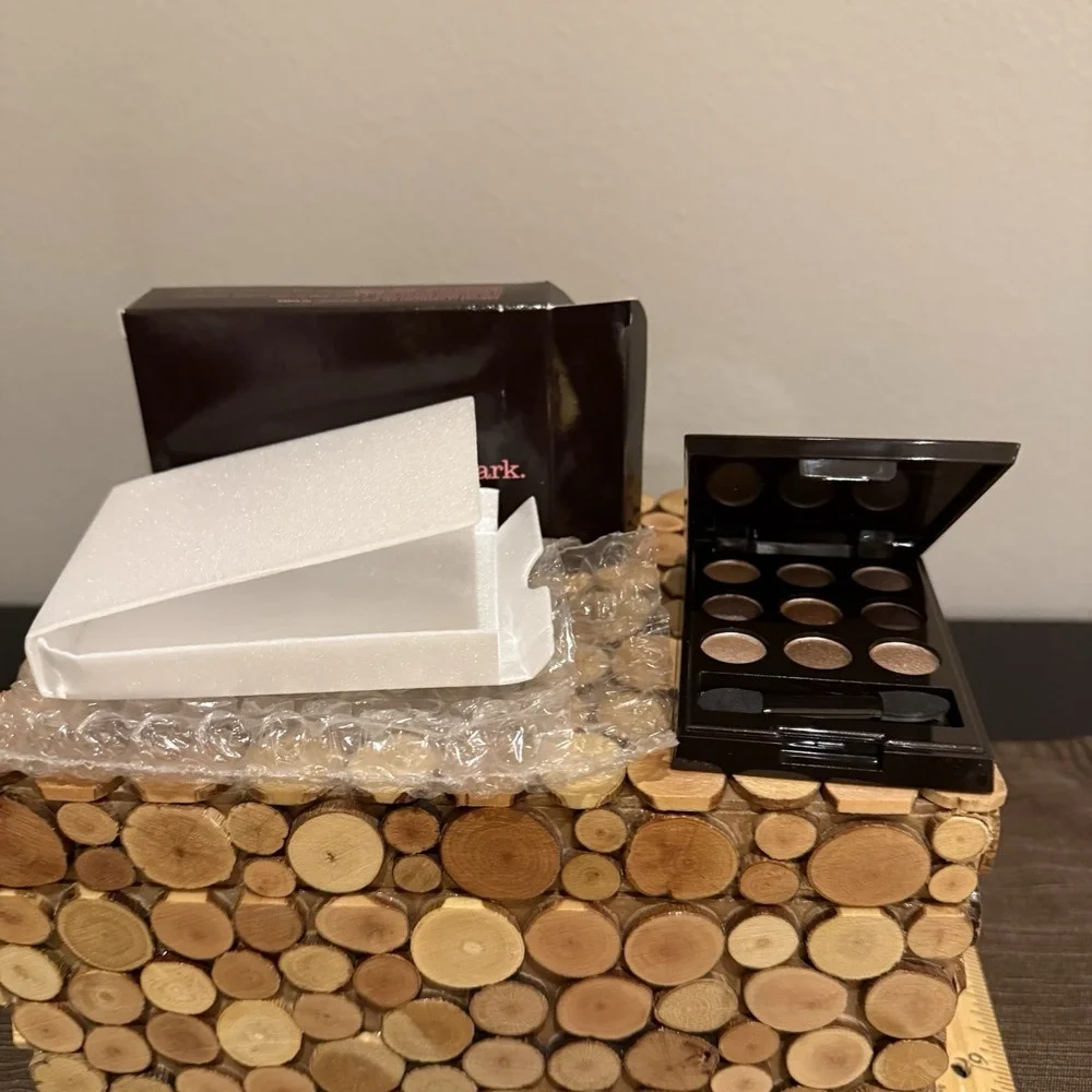 AVON Mark On the Dot Eye Color Compact 9 Eye Shadows Neutrals SHIMMERY New In Bx